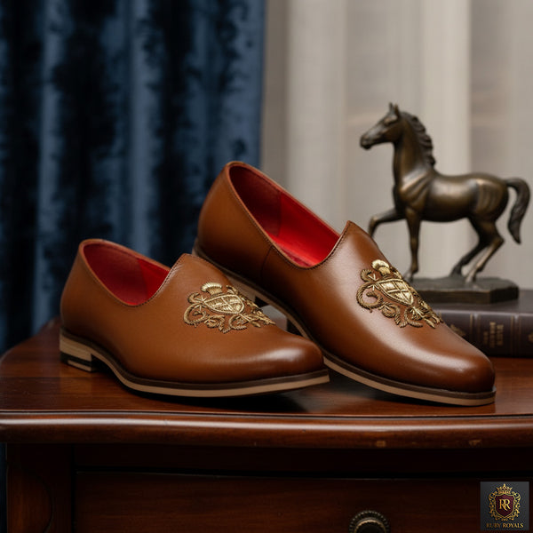 Majestic Ornate – Shahi Shield Crest Tan Leather Mojari | Ruby Royals
