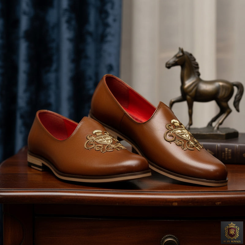 Majestic Ornate – Shahi Shield Crest Tan Leather Mojari | Ruby Royals