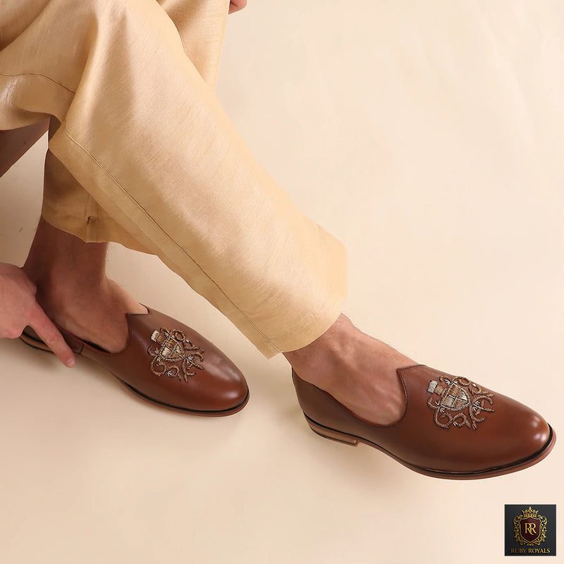 Majestic Ornate – Shahi Shield Crest Tan Leather Mojari | Ruby Royals