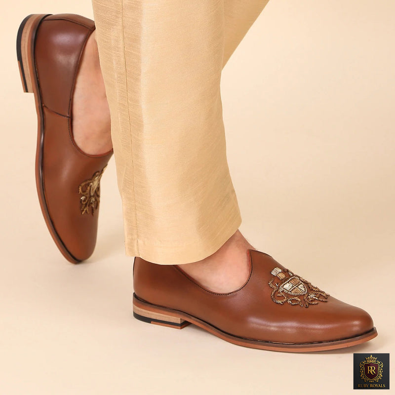 Majestic Ornate – Shahi Shield Crest Tan Leather Mojari | Ruby Royals