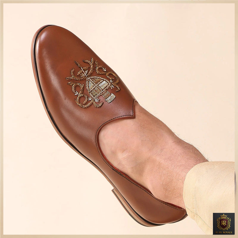 Majestic Ornate – Shahi Shield Crest Tan Leather Mojari | Ruby Royals