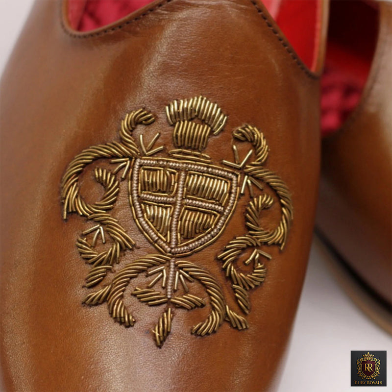Majestic Ornate – Shahi Shield Crest Tan Leather Mojari | Ruby Royals
