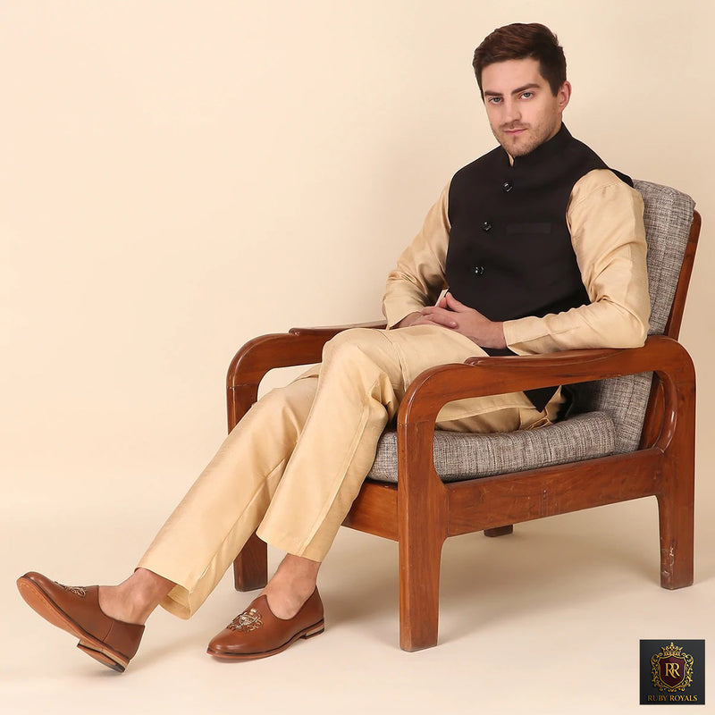 Majestic Ornate – Shahi Shield Crest Tan Leather Mojari | Ruby Royals